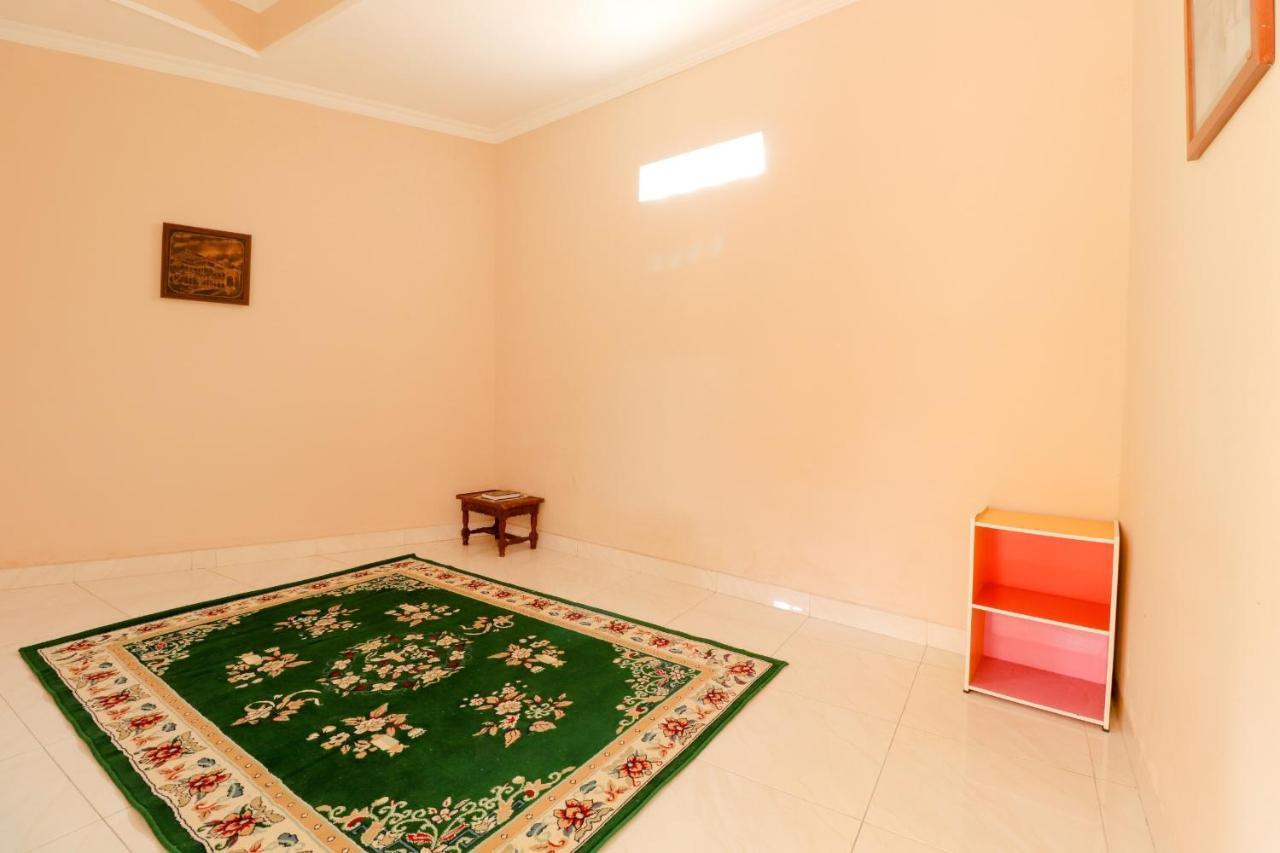 Griya 90TR Syariah Hotel Ngaglik Bagian luar foto